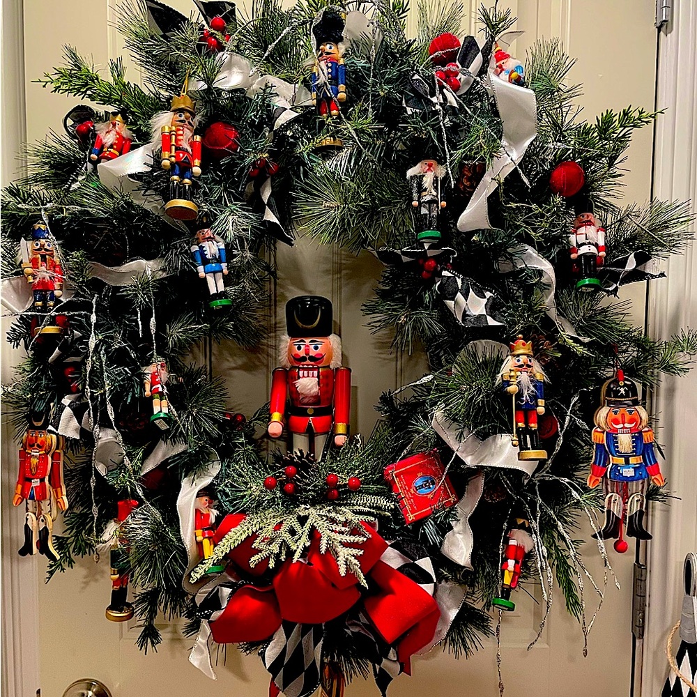 CHRISTMAS SALE- Spectacular Nutcracker wreath! Inner circle 15- to 25-28 inches.